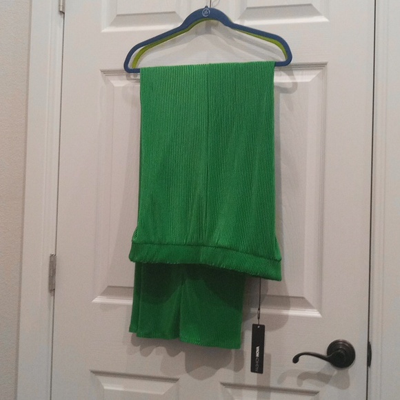 Green Wide-Leg Women's Pants - Picture 12 of 12